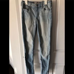 Women’s Hollister Light Wash Jeans Size 27